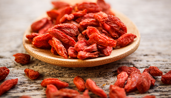 Bayas de Goji: ¿qué tipo de planta es? ¿Cuáles son sus propiedades y cómo comerlas?