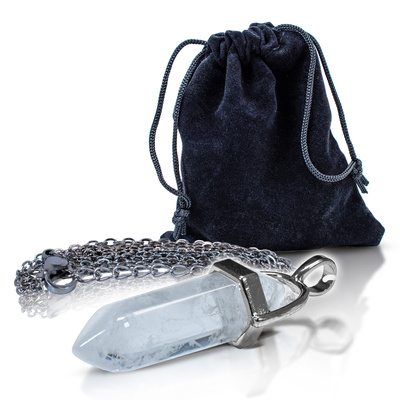 Colgante con cristal de roca en bolsa + cadena