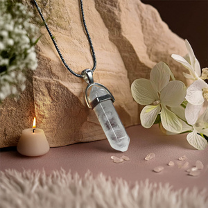 Colgante con cristal de roca en bolsa + cadena